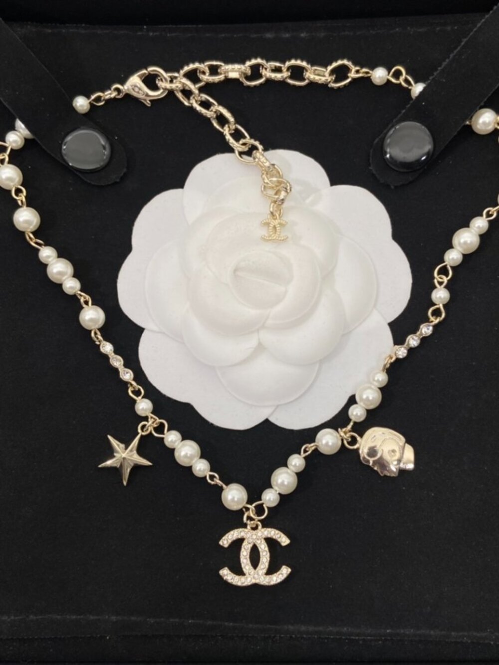 CHANEL CC Star & Profile Charm Pearl Necklace